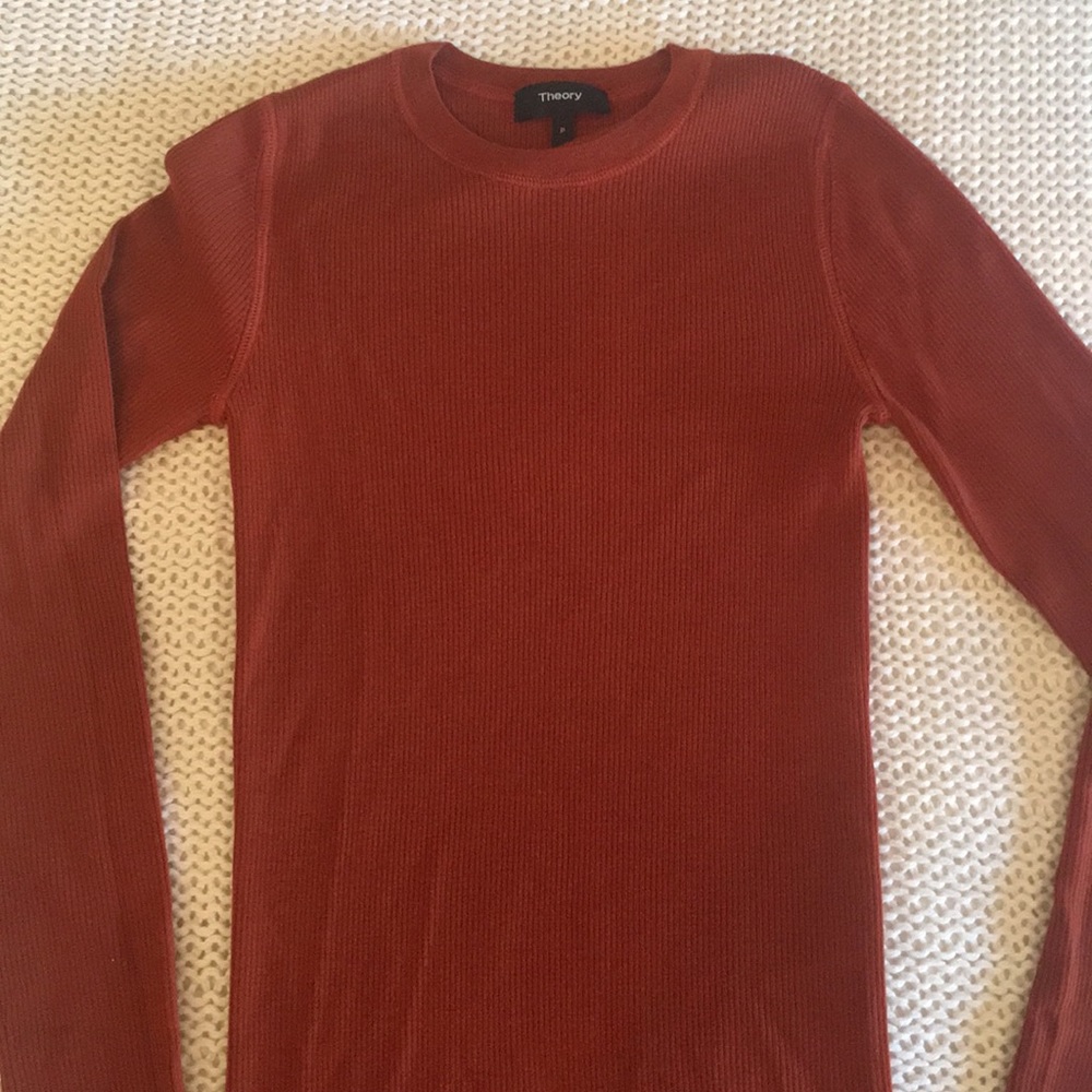 Thin sweater